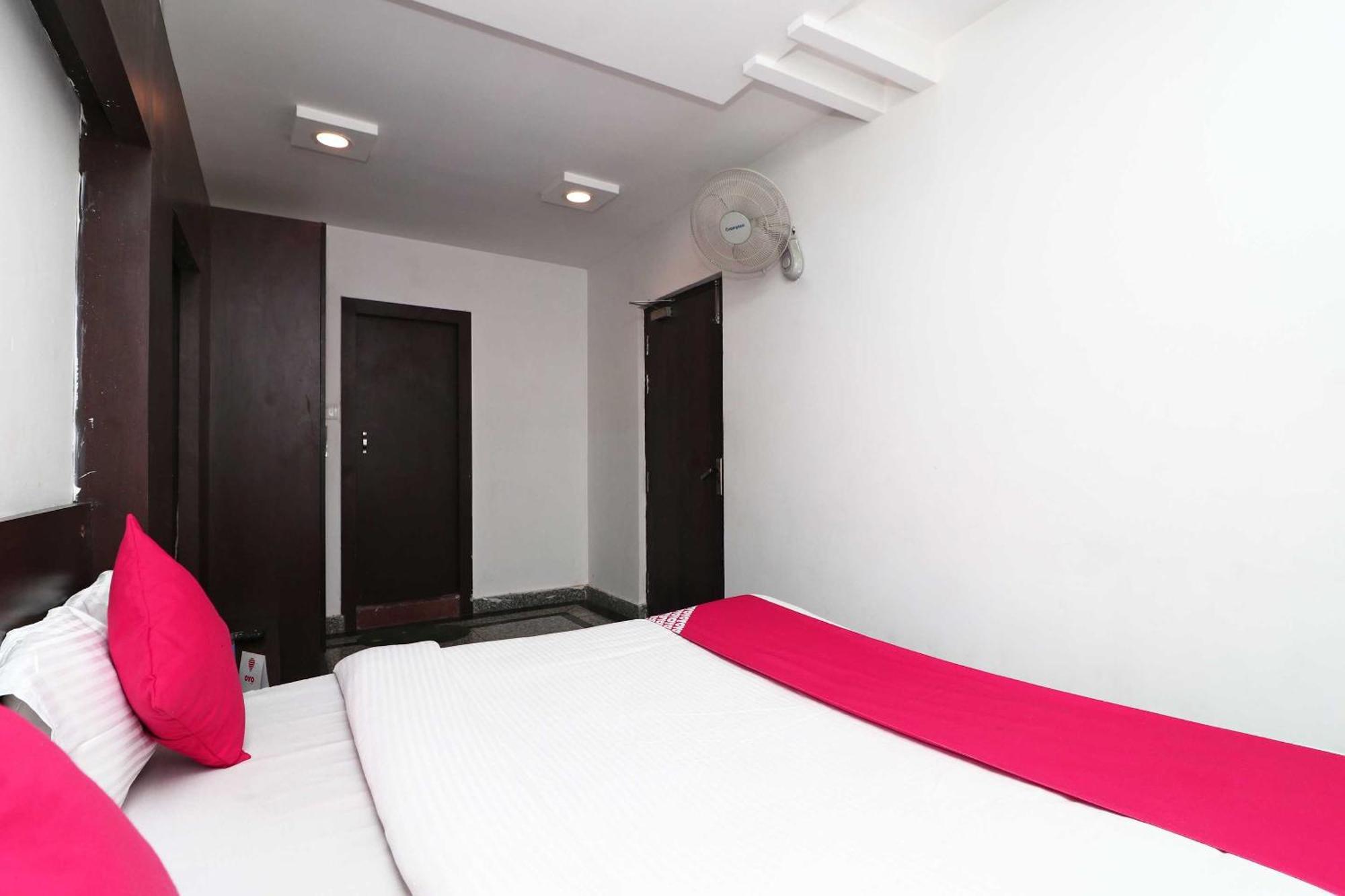 Oyo Flagship Hotel Krishna Chinhat Экстерьер фото