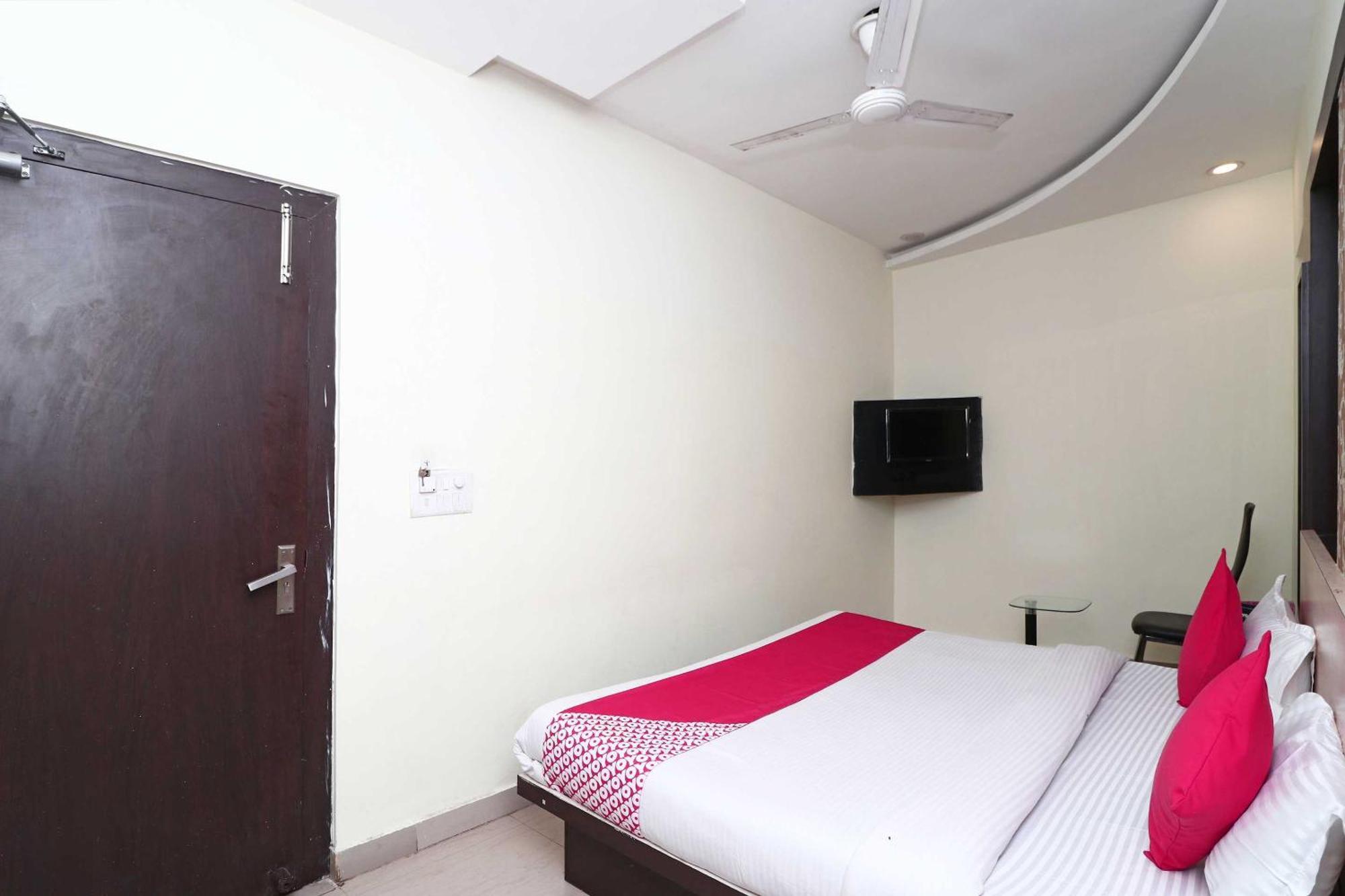 Oyo Flagship Hotel Krishna Chinhat Экстерьер фото