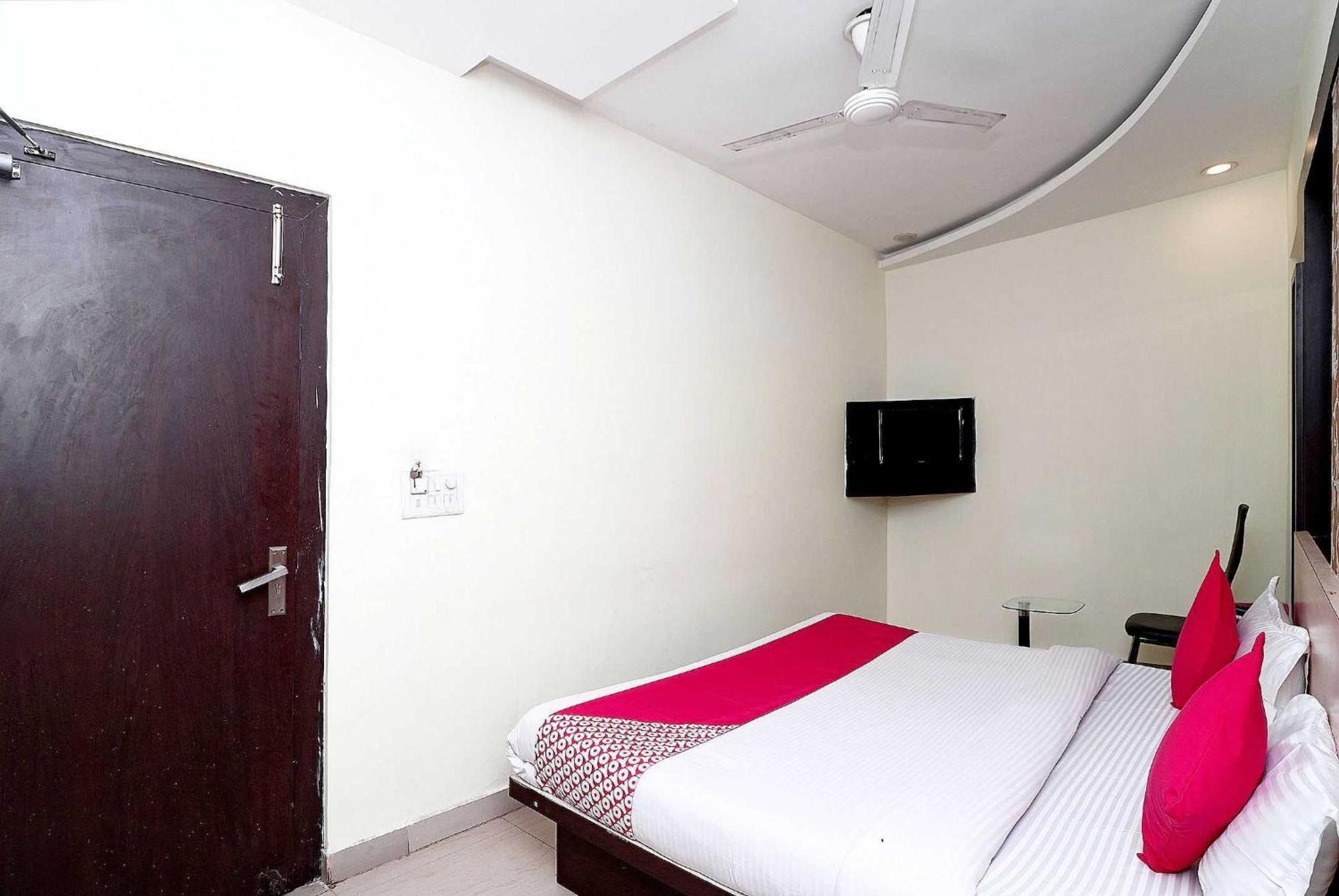 Oyo Flagship Hotel Krishna Chinhat Экстерьер фото