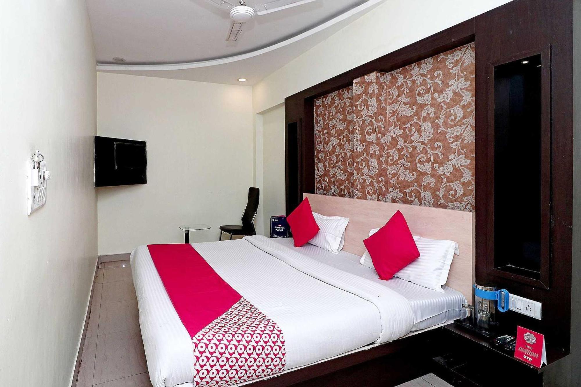 Oyo Flagship Hotel Krishna Chinhat Экстерьер фото