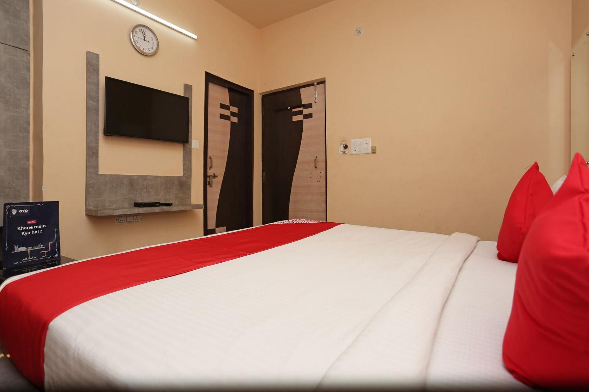 Oyo Flagship Hotel Krishna Chinhat Экстерьер фото