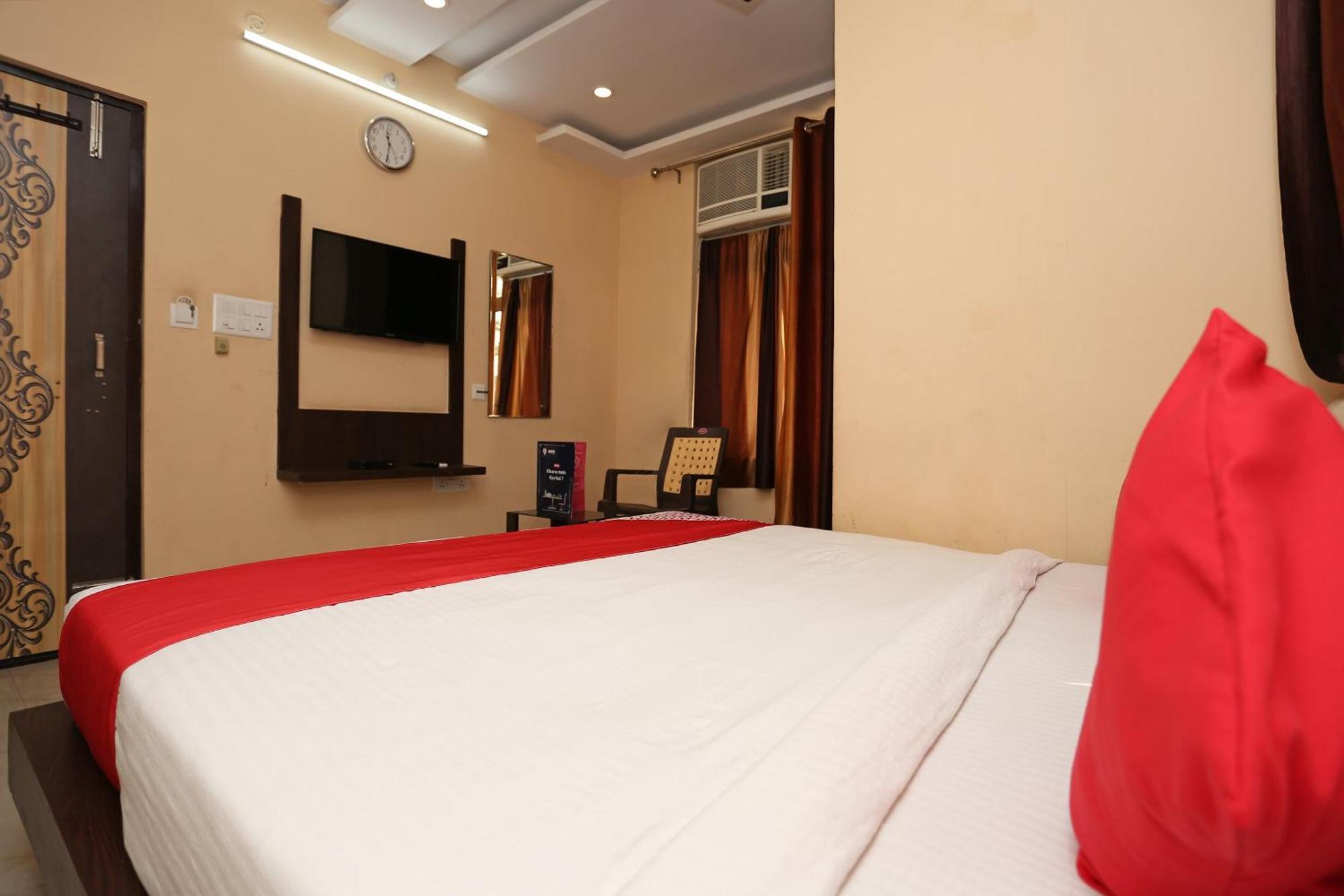 Oyo Flagship Hotel Krishna Chinhat Экстерьер фото